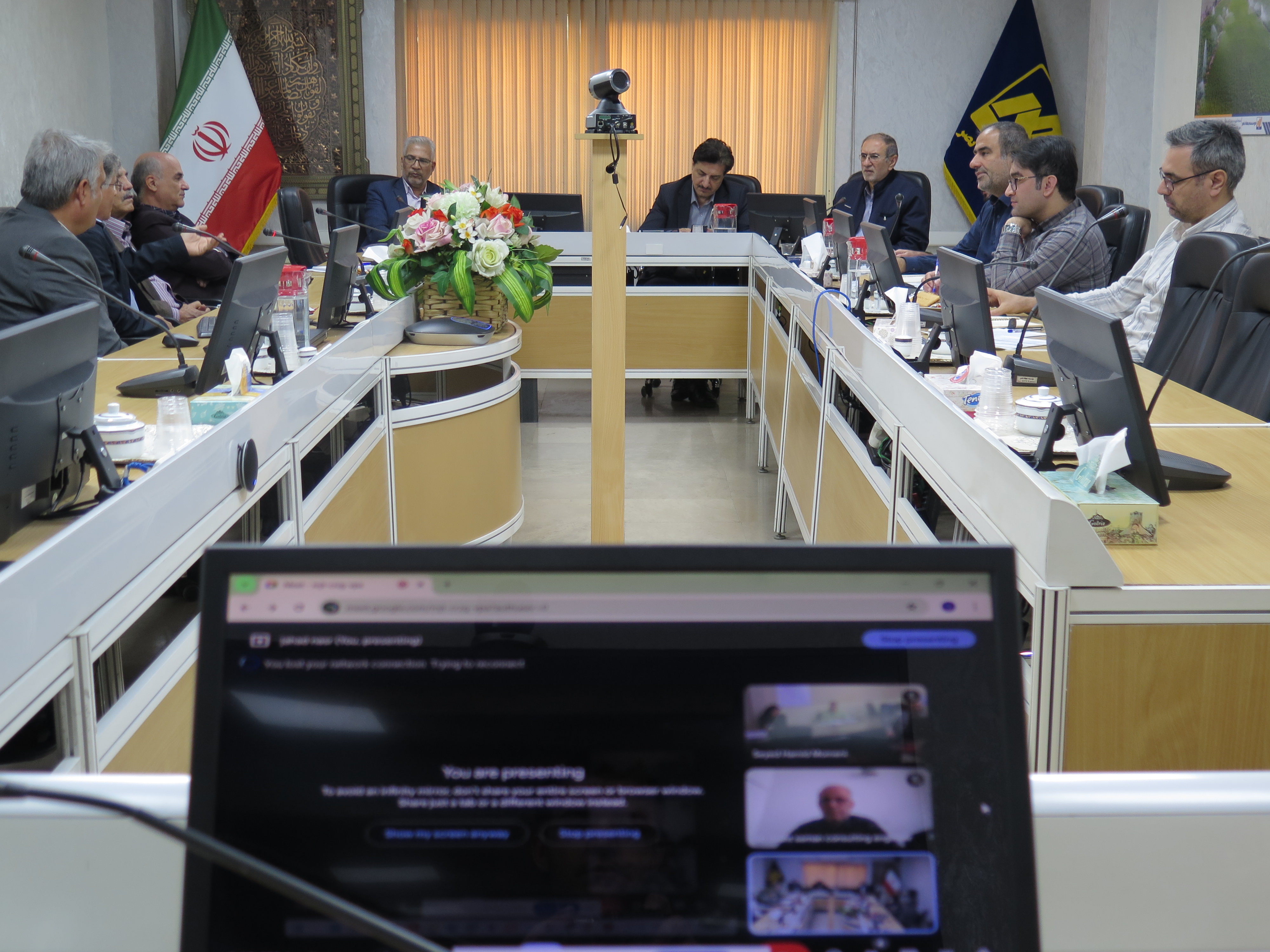 جلسه با شرکتهای مهندسین مشاور آب ورزان و آب و خاک تهران برگزار گردید.